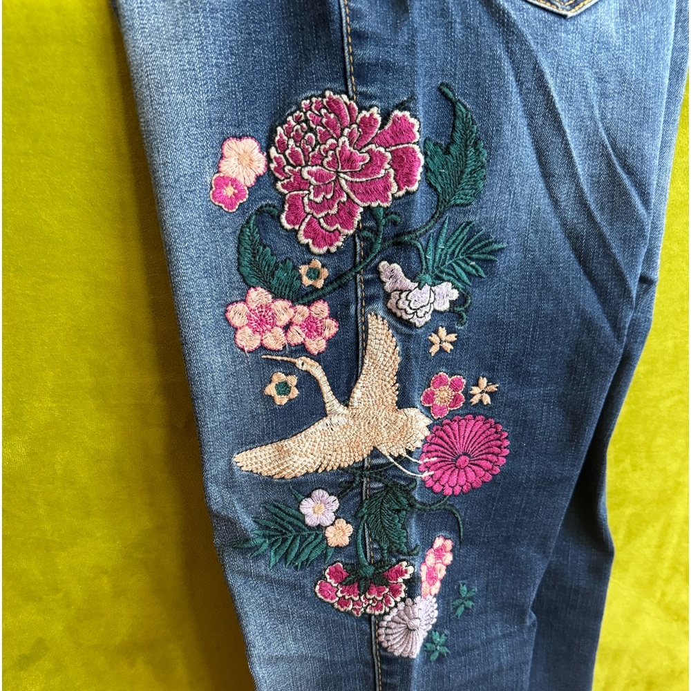 Aeropostale High Waisted Ankle Embroidery Jegging